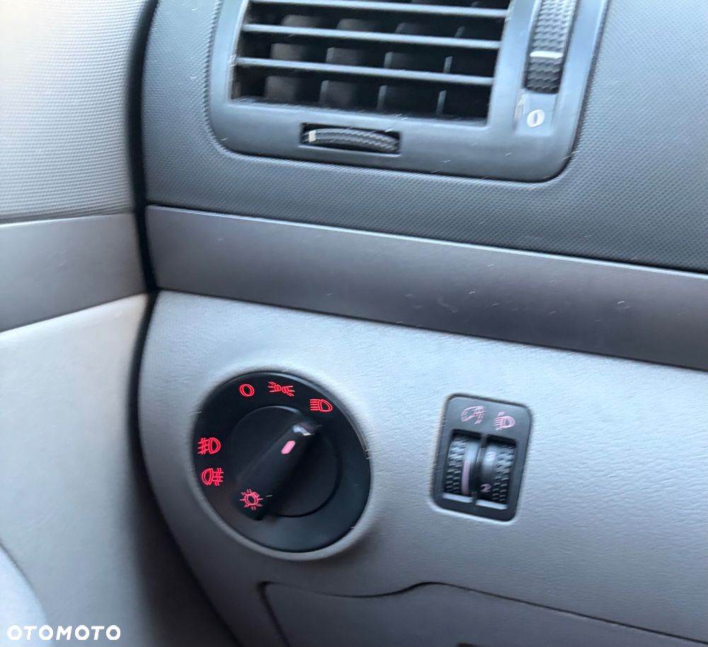 Seat Alhambra 2.0i Comfort - 21