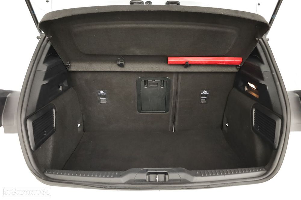 Ford Focus 1.0 EcoBoost MHEV ST-Line X - 23