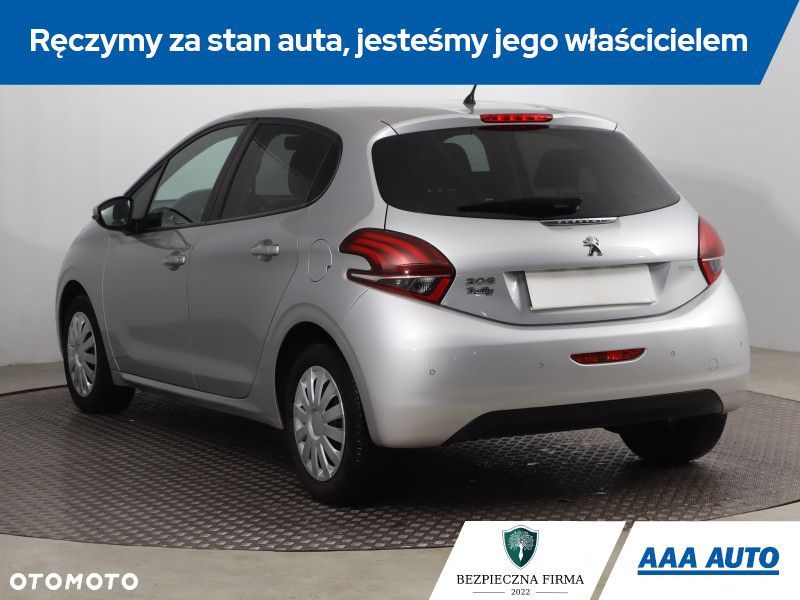 Peugeot 208 - 5