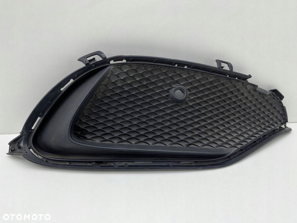 MERCEDES W176 AMG KRATKA ZDERZAKA PRAWA PRZÓD A1768852800 - 1