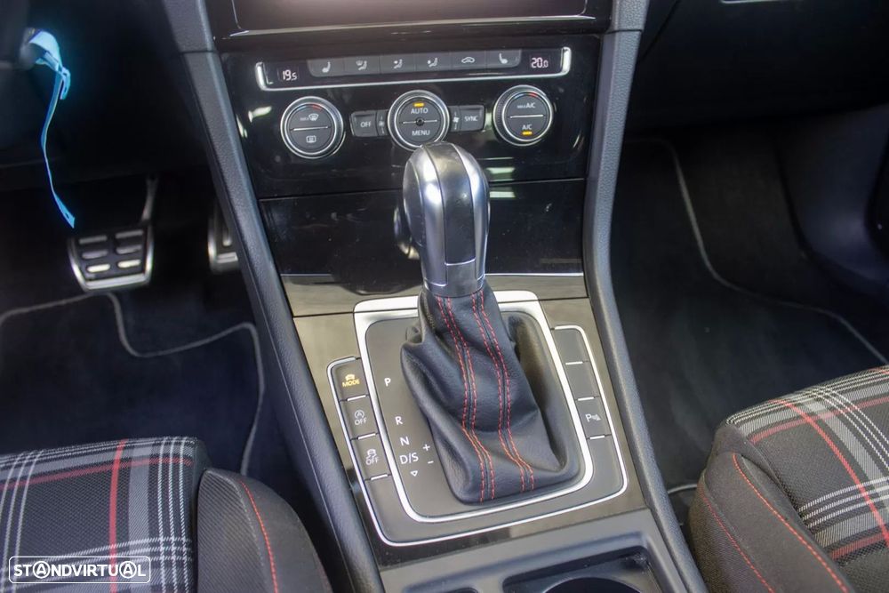 VW Golf 2.0 TSI GTI DSG - 18