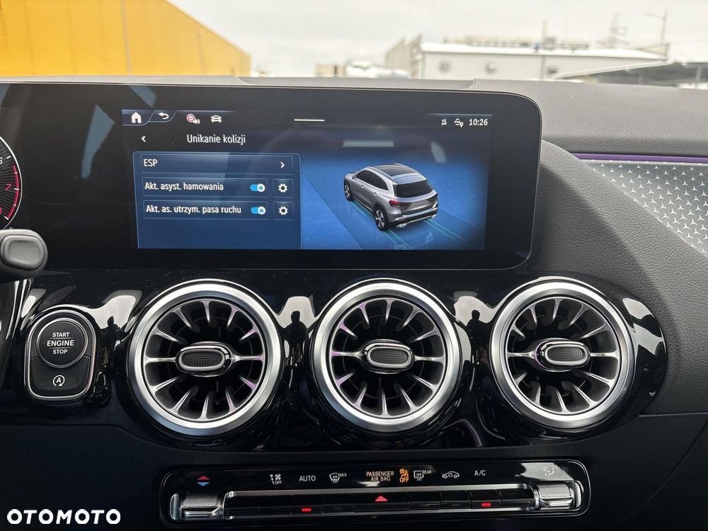 Mercedes-Benz GLA - 23