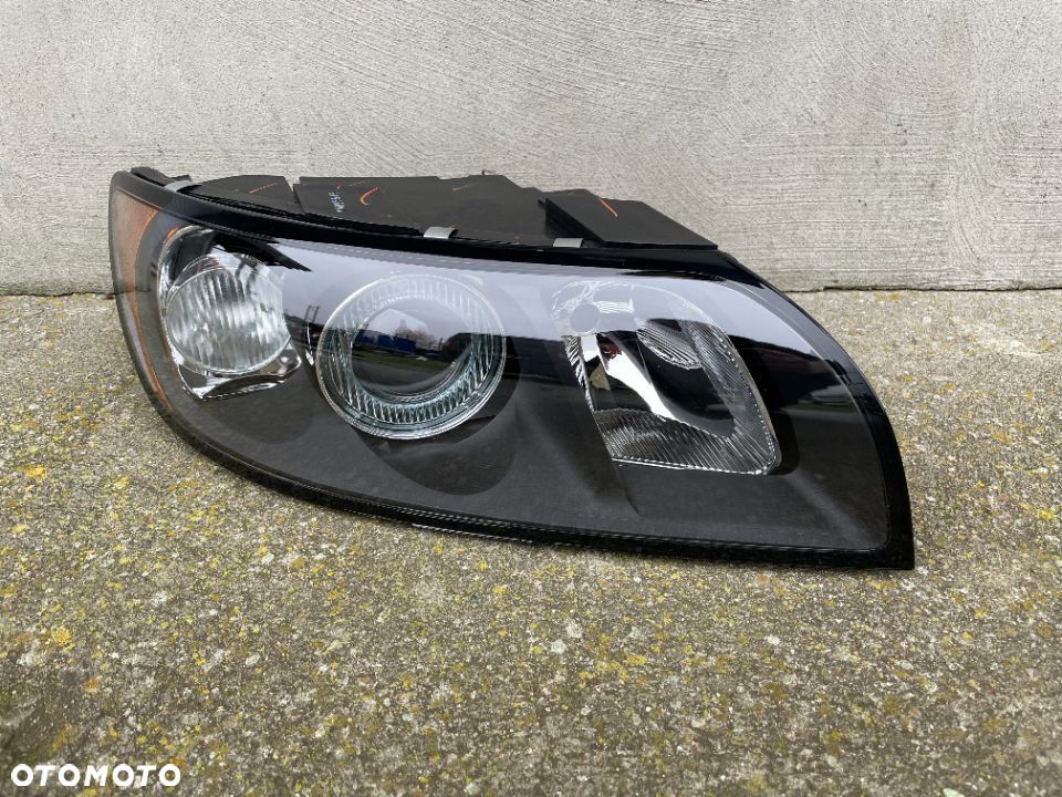 LAMPA PRZEDNIA PRAWA VOLVO S40 II, V50 2004-2007 - NOWA CZARNA - 1