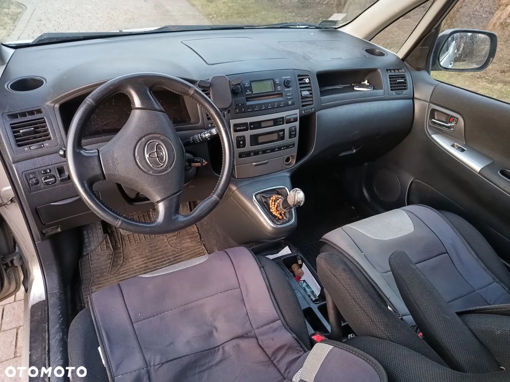Toyota Corolla Verso - 9