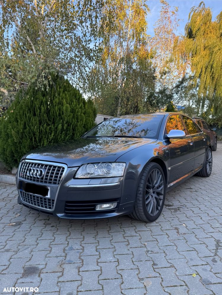 Audi S8 - 1