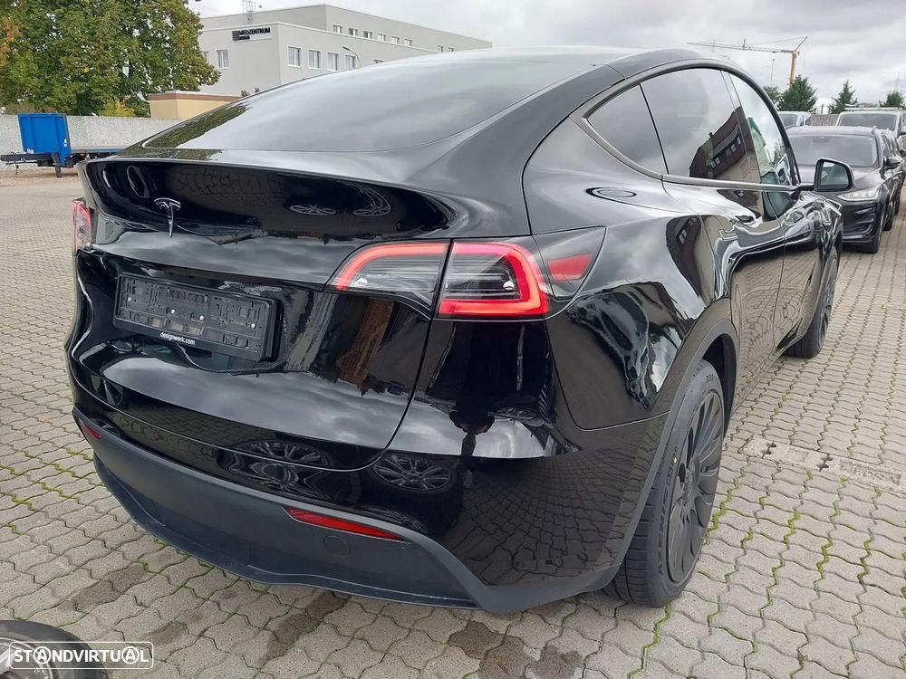 Tesla Model Y Long Range Dual Motor AWD - 8