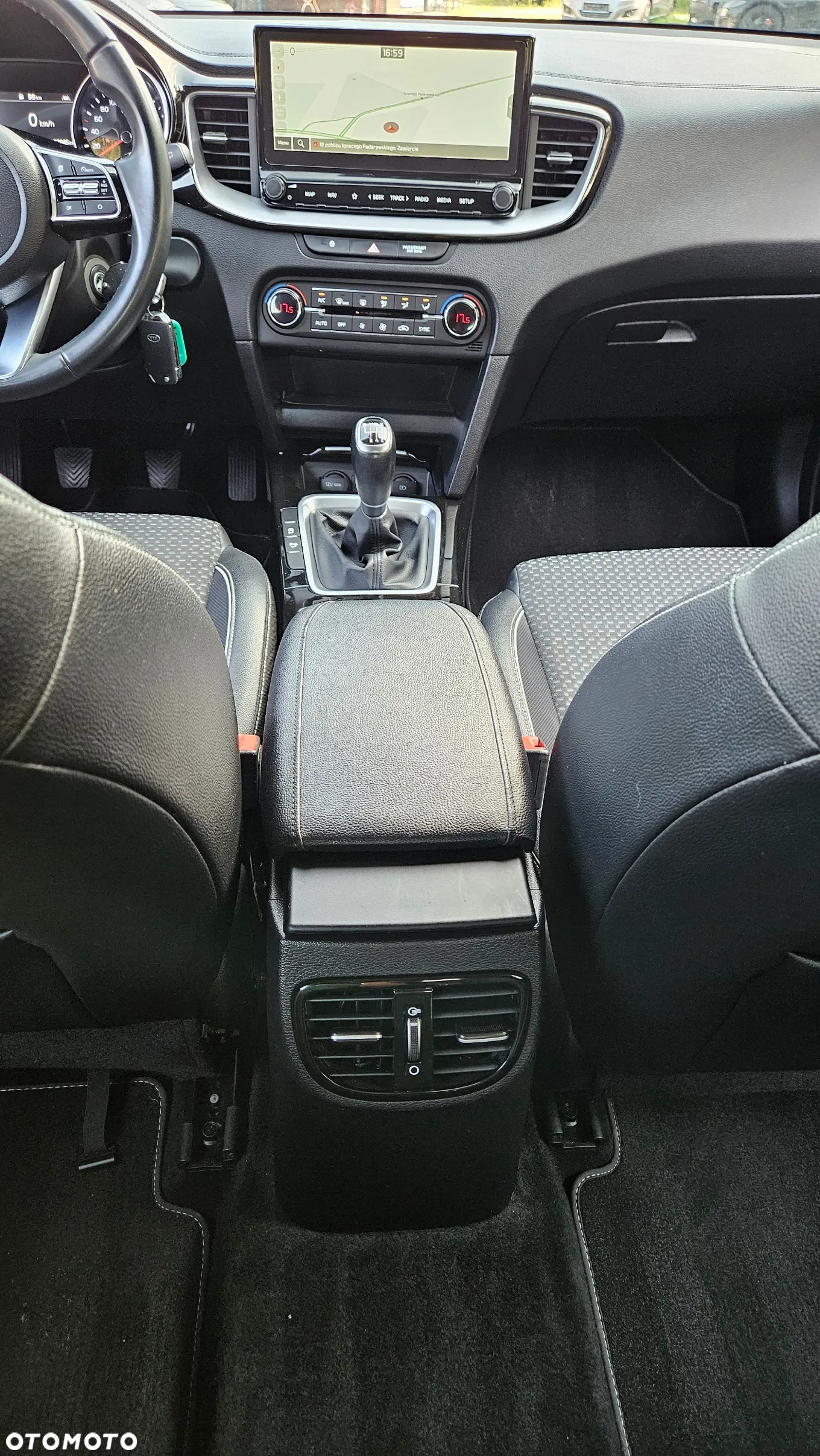 Kia XCeed 1.4 T-GDI L Business Line - 32