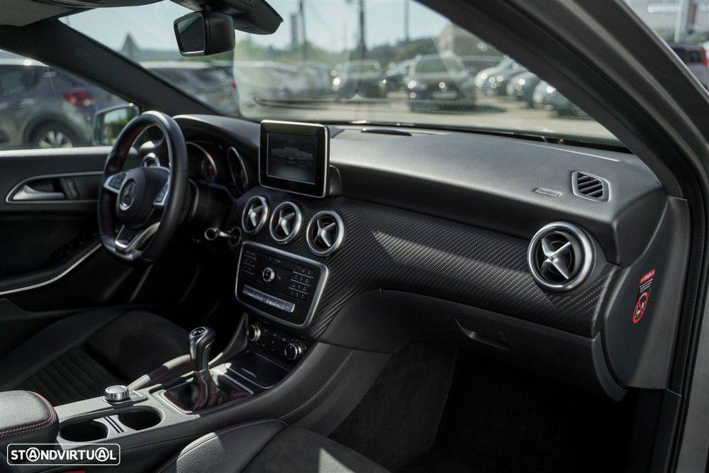 Mercedes-Benz A 180 d AMG Line - 33