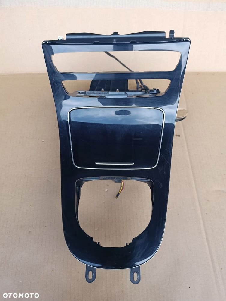 MERCEDES W213 PANEL ŚRODKOWY SHOWEK TUNELU A2136808807 - 1