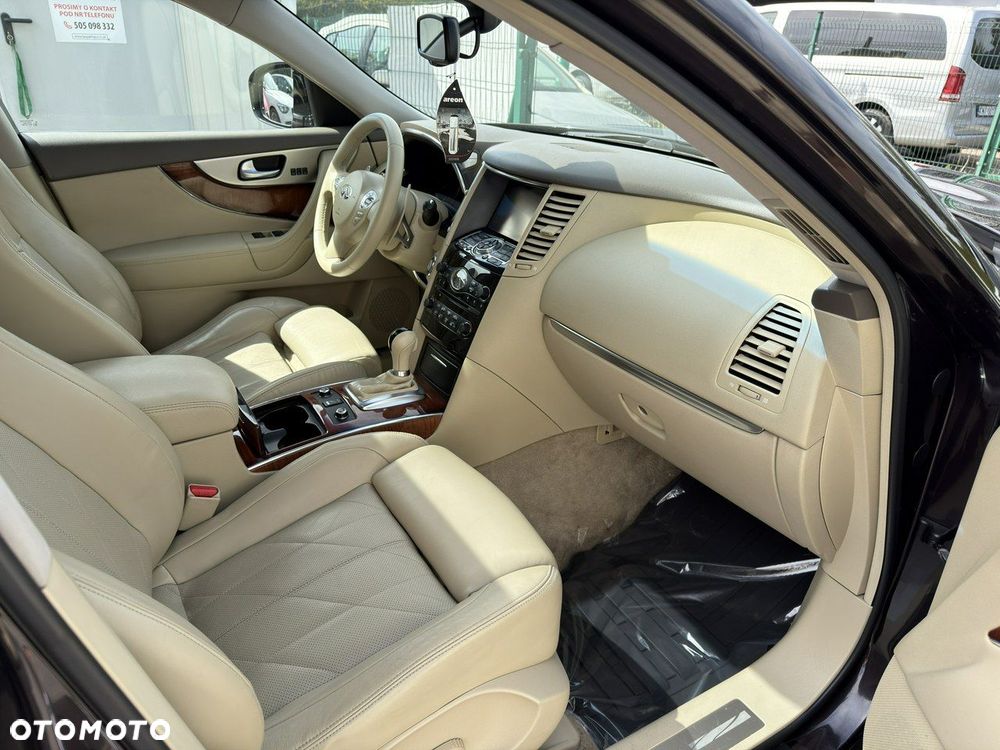 Infiniti QX70 - 12