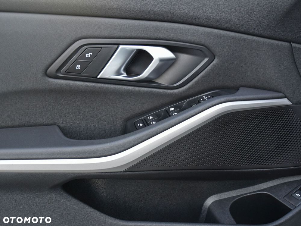BMW Seria 3 320d xDrive Advantage sport - 19