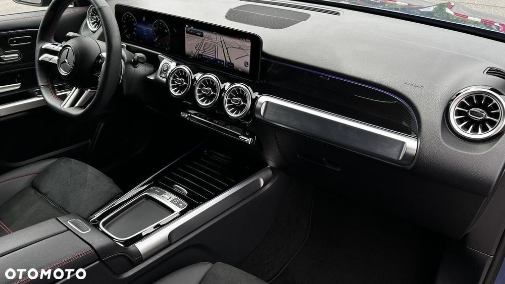 Mercedes-Benz GLB 200 AMG Line 7G-DCT - 24