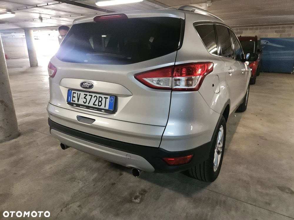 Ford Kuga 2.0 TDCi 2x4 Titanium - 3