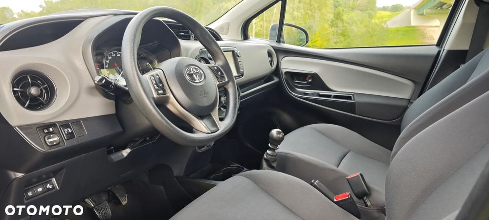 Toyota Yaris 1.5 Premium - 25