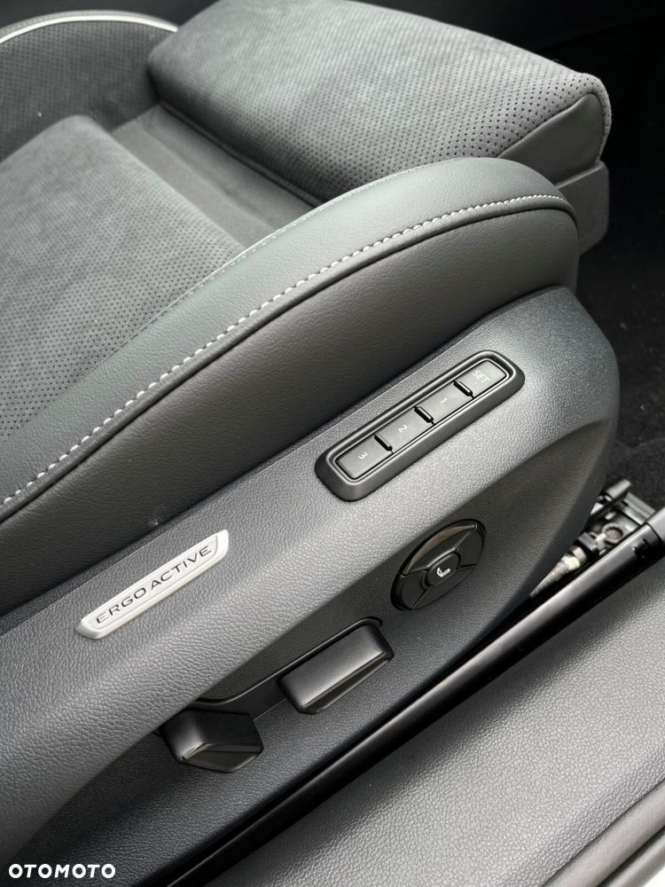 Volkswagen Passat Variant 2.0 TDI SCR Elegance DSG - 11