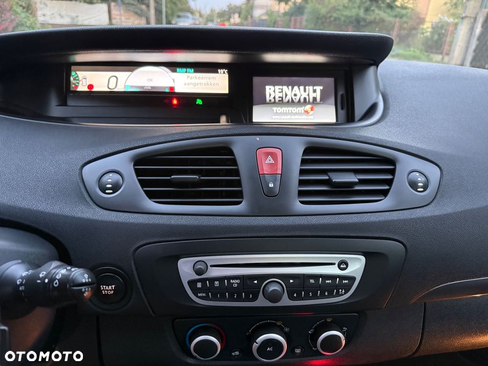 Renault Grand Scenic - 21
