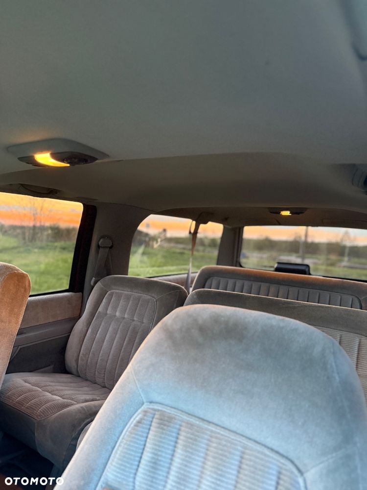 Chevrolet Suburban - 14