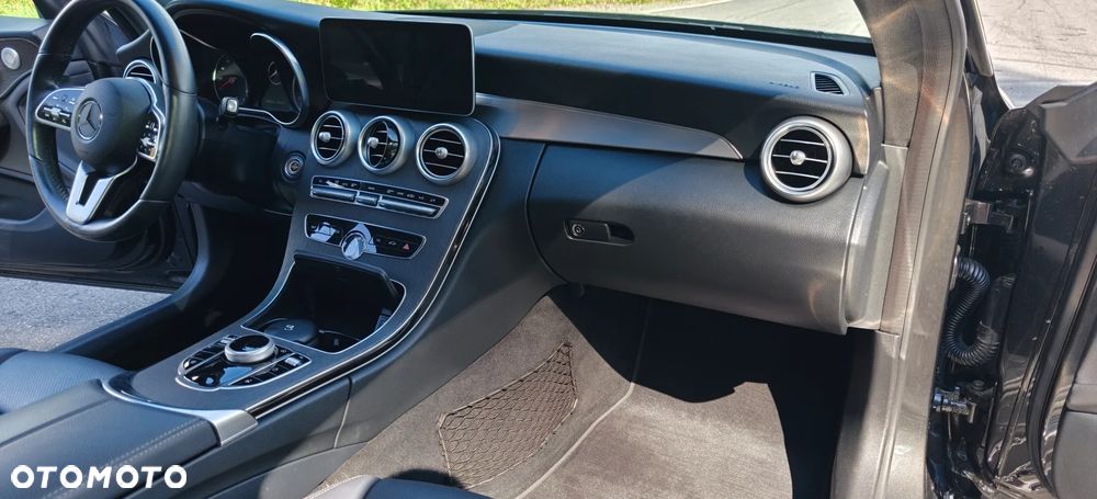 Mercedes-Benz Klasa C 300 4MATIC 9G-TRONIC - 40