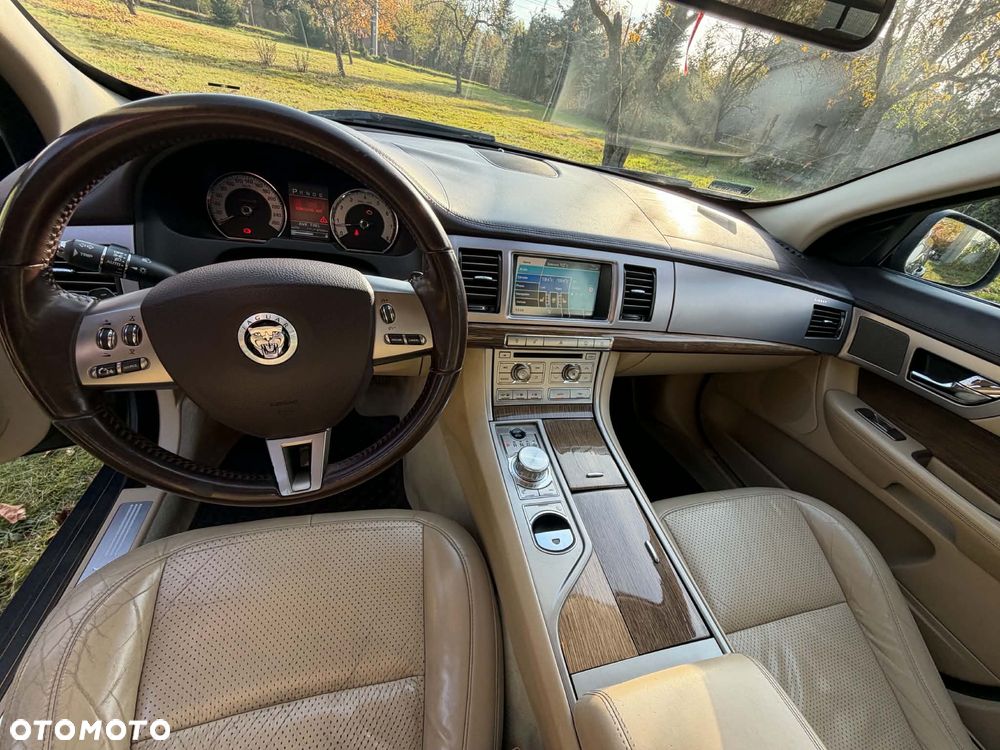 Jaguar XF 4.2 V8 Premium Luxury - 11