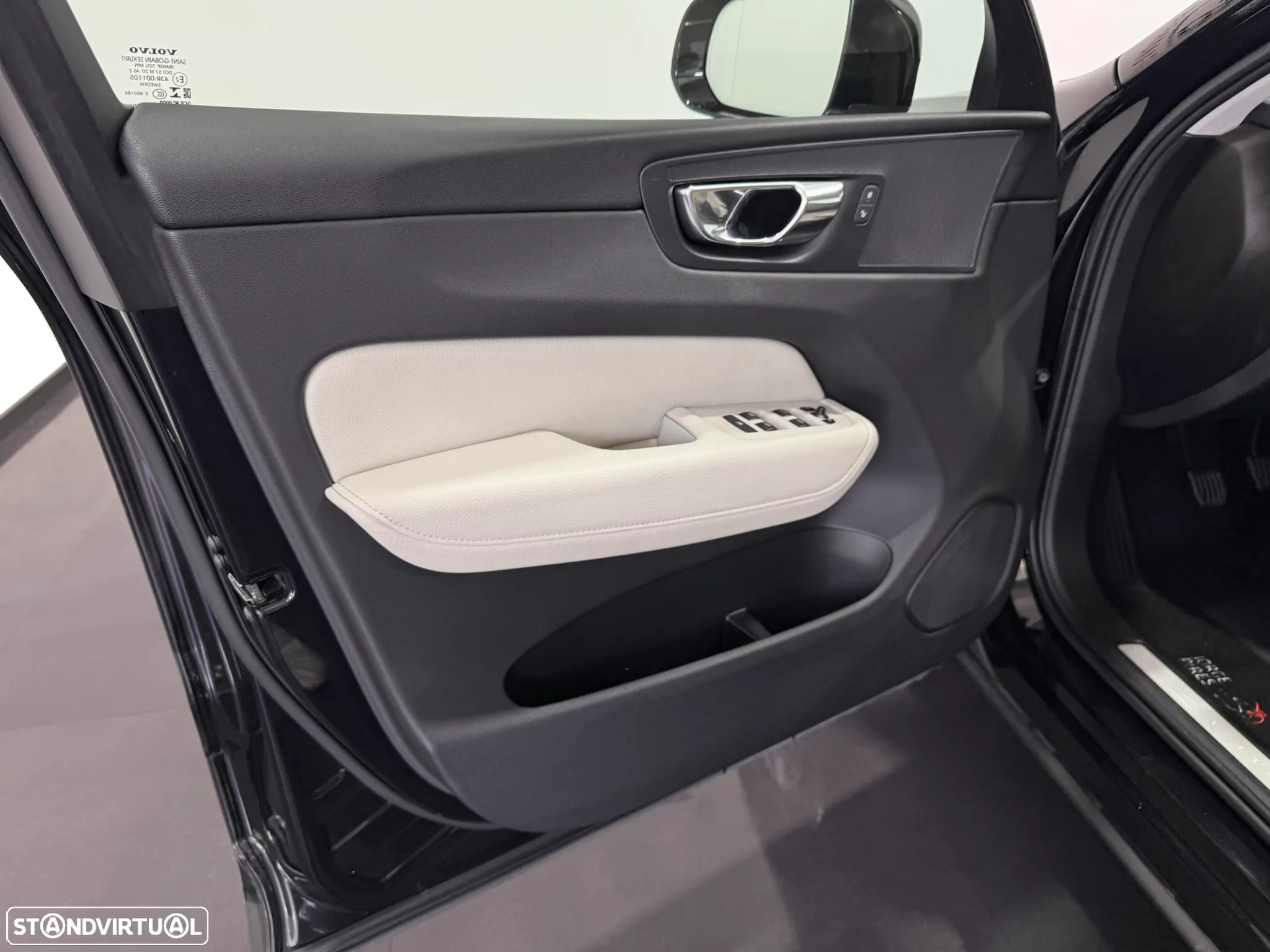 Volvo XC 60 2.0 D4 Momentum Plus - 18