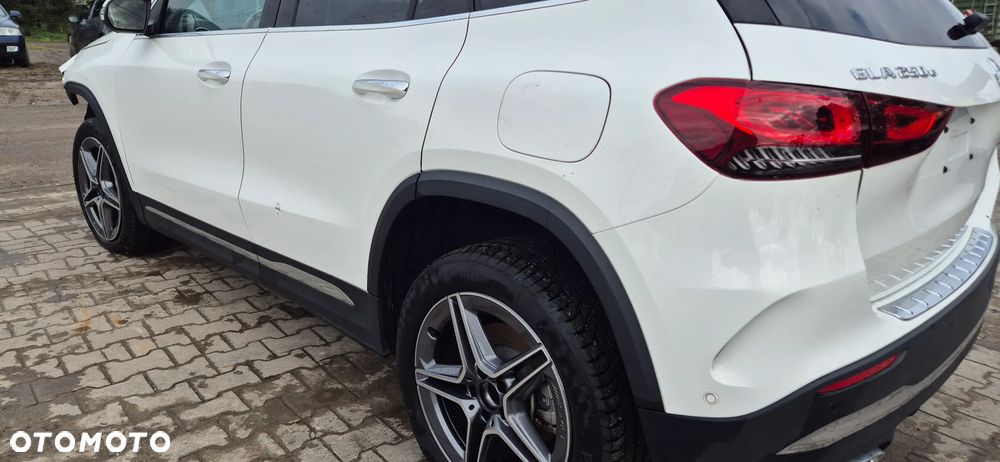 Mercedes-Benz GLA - 22