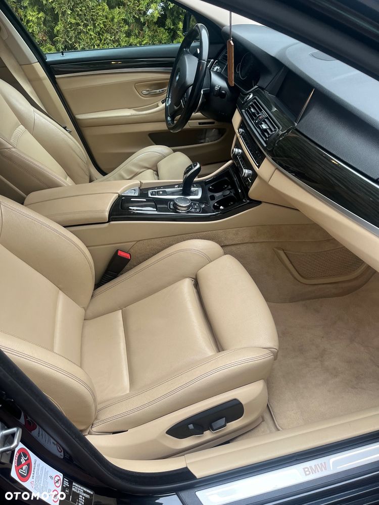 BMW Seria 5 525d xDrive Luxury Line - 11