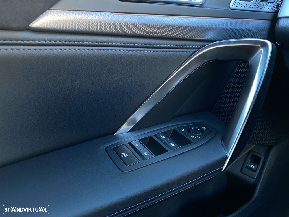 BMW iX2 eDrive20 Pack Desportivo M - 15