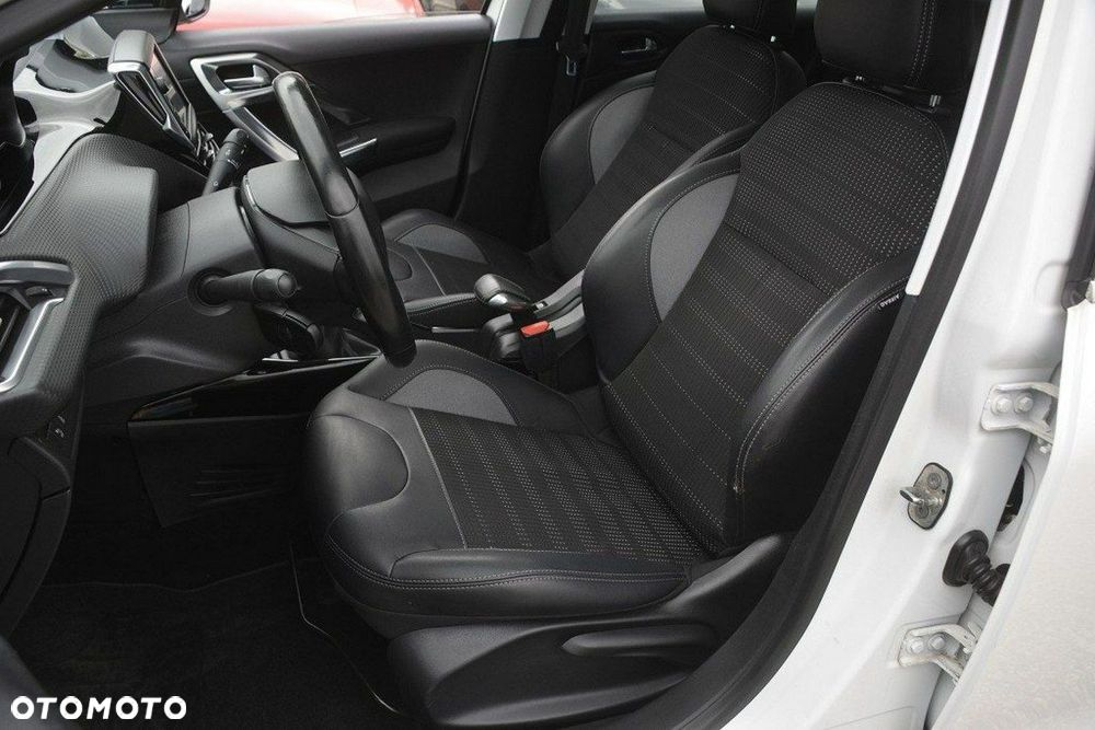 Peugeot 2008 1.6 BlueHDi Allure S&S - 15