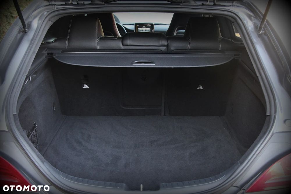 Mercedes-Benz CLA 180 Urban - 22