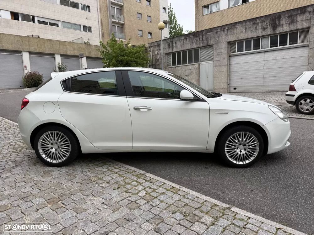 Alfa Romeo Giulietta 1.6 JTDM Exclusive - 8