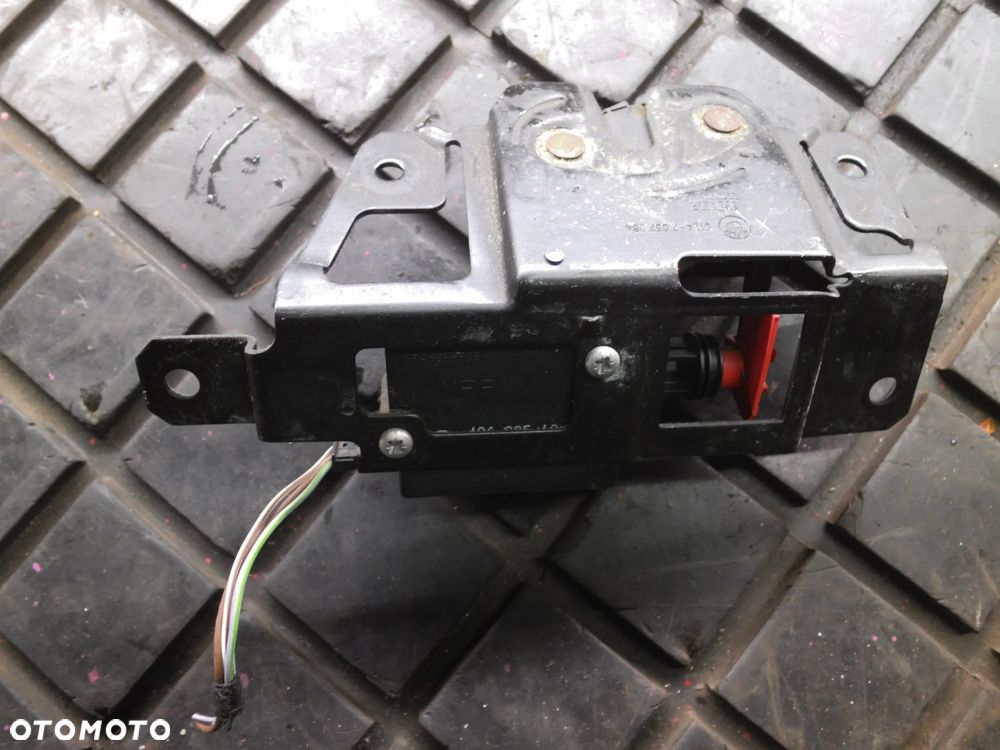 BMW E83 X3 ZAMEK KLAPY BAGAŻNIKA SIŁOWNIK 7057364 - 2