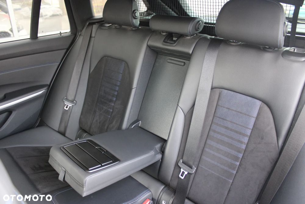 BMW Seria 3 320d xDrive M Sport Shadow - 24