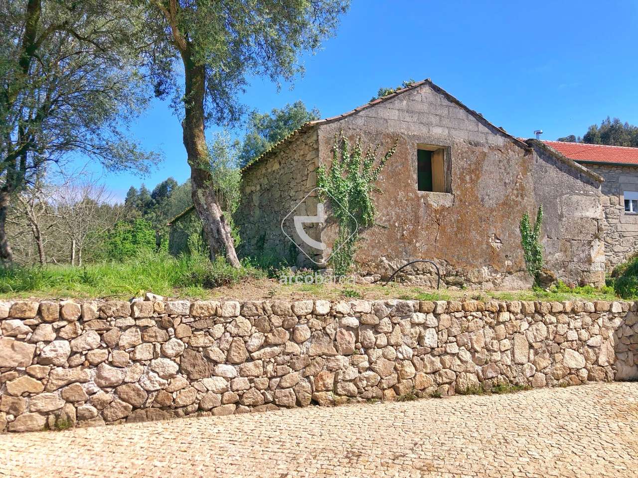 Casa em Pedra para recuperar, na Freguesia de Vilela, Arcos de Valdeve - Grande imagem: 3/13