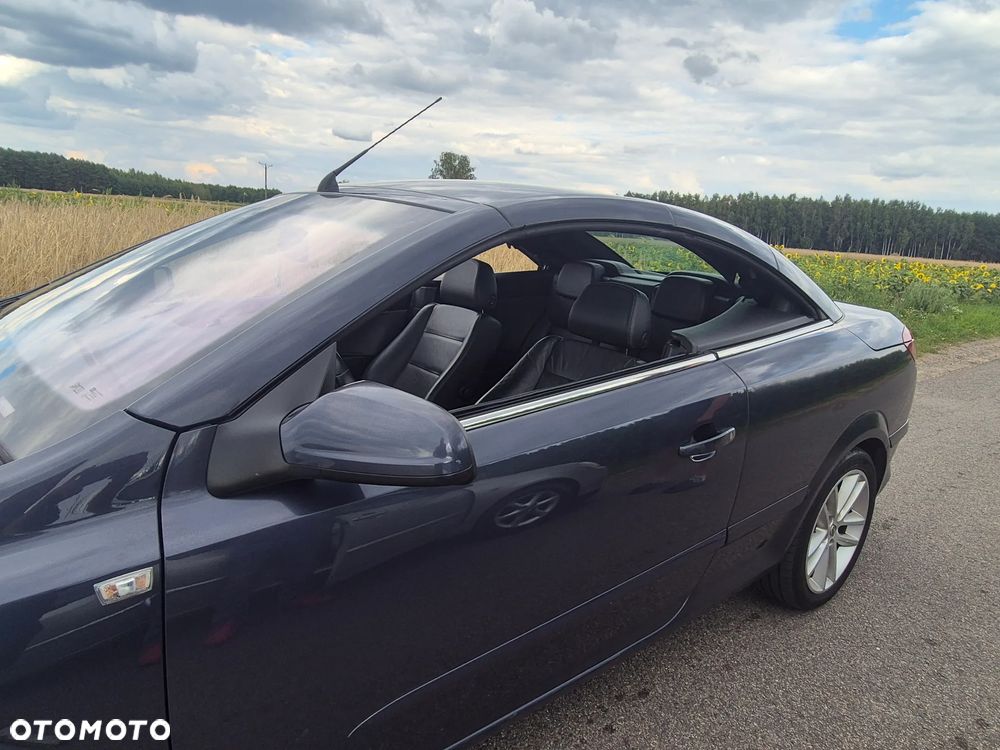 Opel Astra III GTC 1.9 CDTI Cosmo - 14