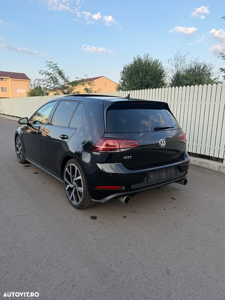 Volkswagen Golf - 8