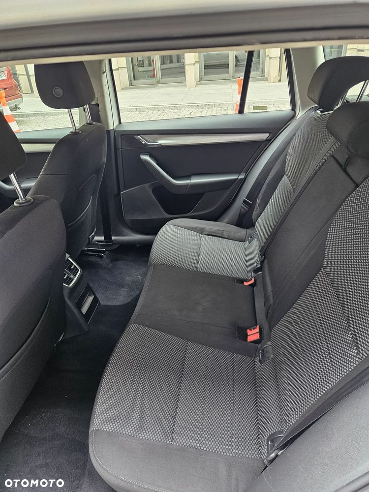 Skoda Octavia 1.6 TDI Edition DSG - 17