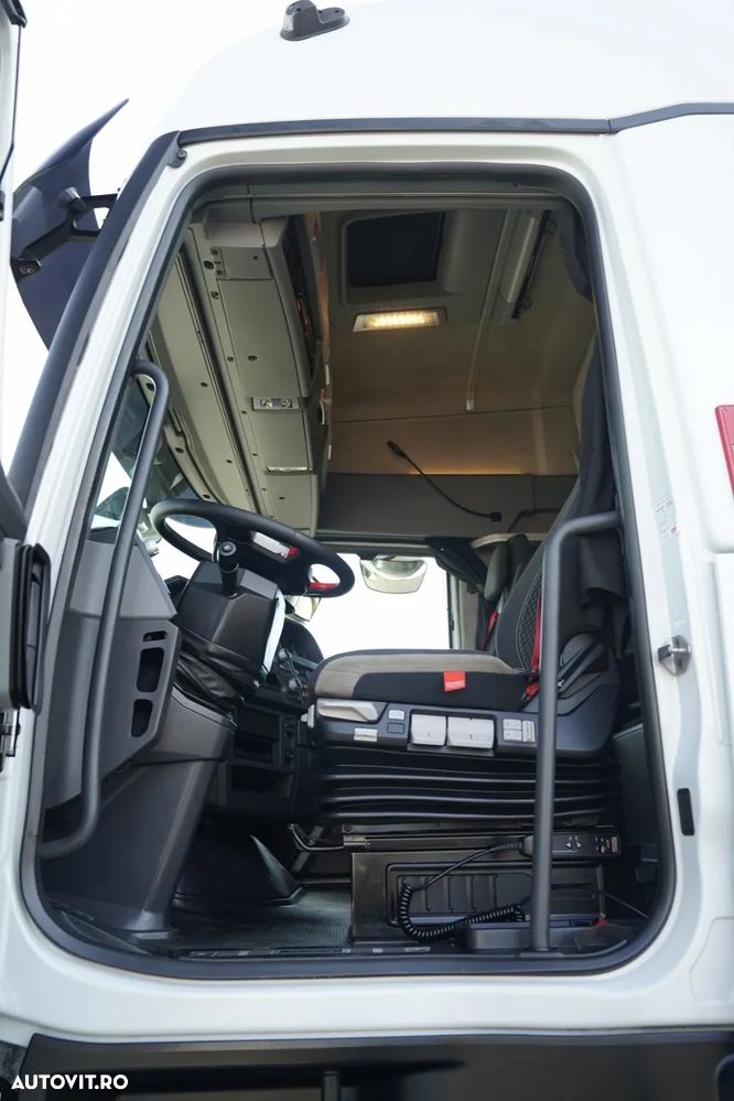 Renault T 440 / 6x2 / PRELATĂ CULISANTĂ (CURTAINSIDER) - 9,5 M / CAMION RIGID / PLATFORMĂ HIDRAULICĂ DHOLLANDIA - 2.000 KG / AXĂ RIDICABILĂ / PODEA REZISTENTĂ (HEAVY-DUTY) / EURO 6 - 25