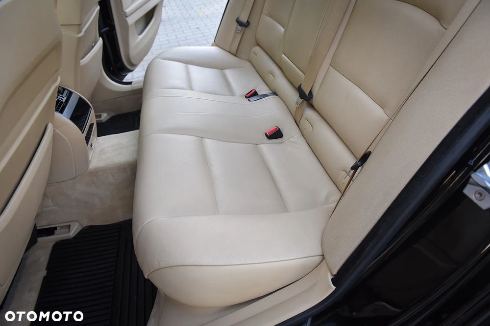 BMW Seria 5 525d Luxury Line - 33