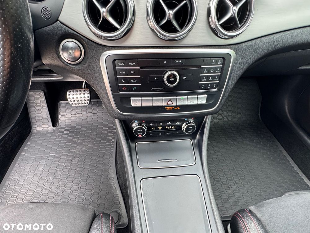 Mercedes-Benz GLA - 16
