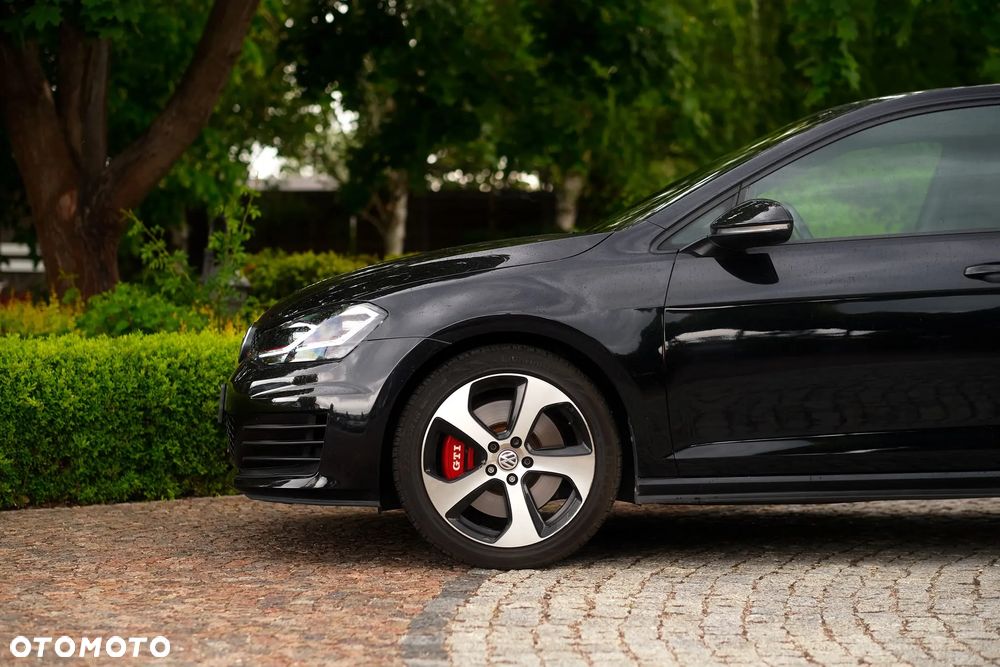 Volkswagen Golf - 11