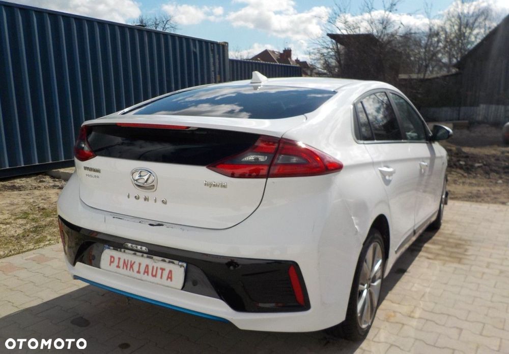 Hyundai IONIQ - 16