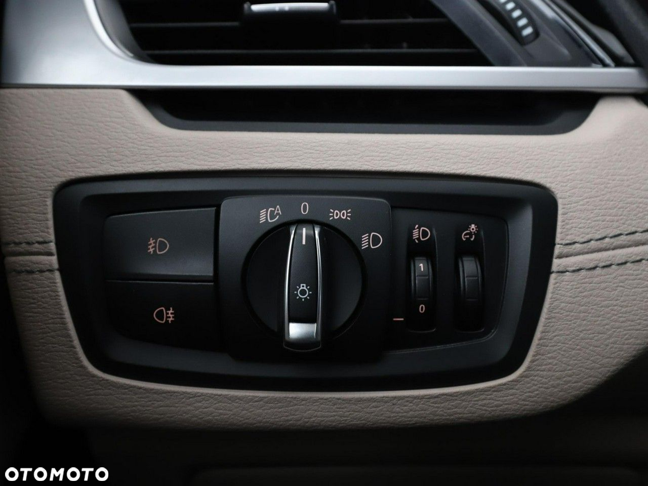 BMW X1 sDrive18d xLine - 34