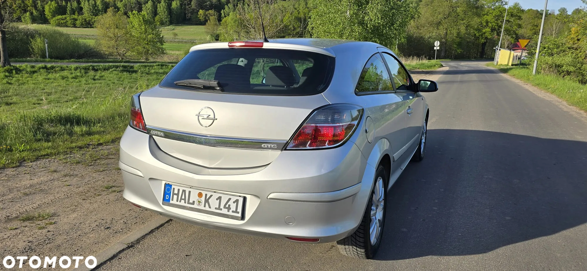 Opel Astra III GTC 1.6 Cosmo - 9