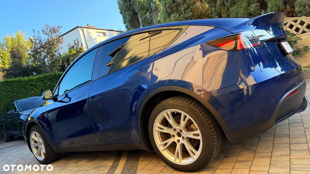 Tesla Model Y Long Range AWD - 6