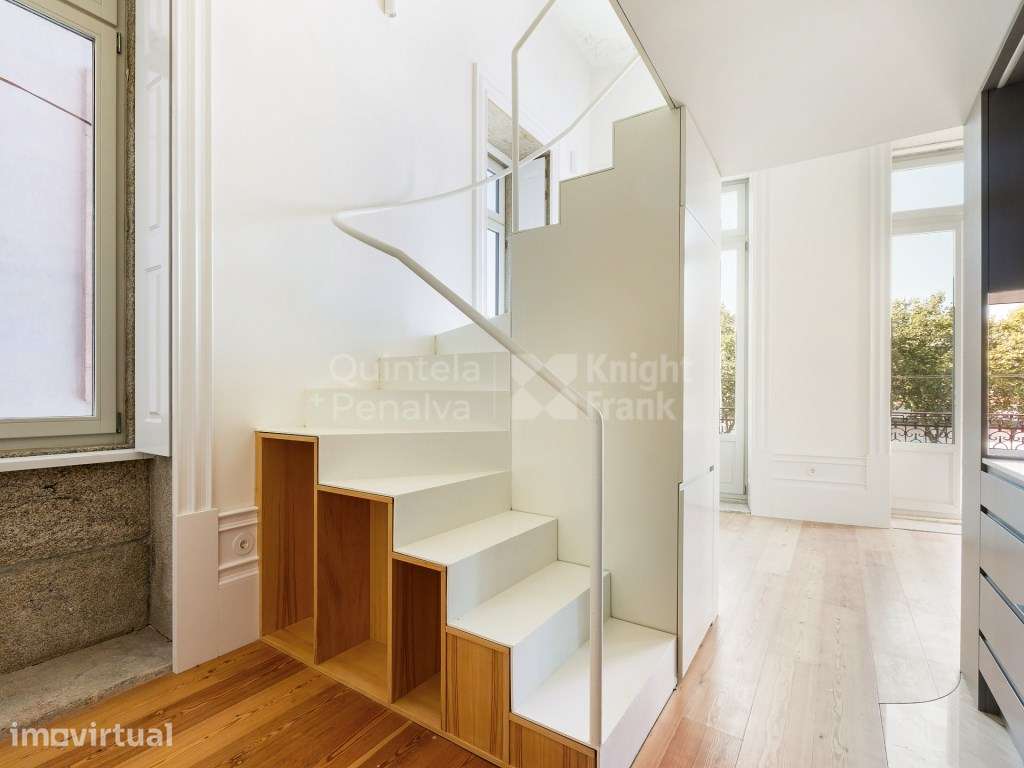 Apartamento T1+1 mezzanine com varanda junto ao Rio Douro - Grande imagem: 5/30