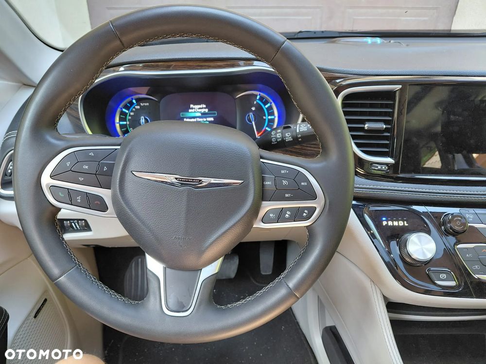 Chrysler Pacifica - 22