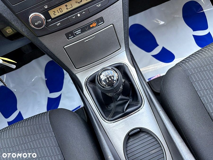 Toyota Avensis 2.0 D-4D - 31