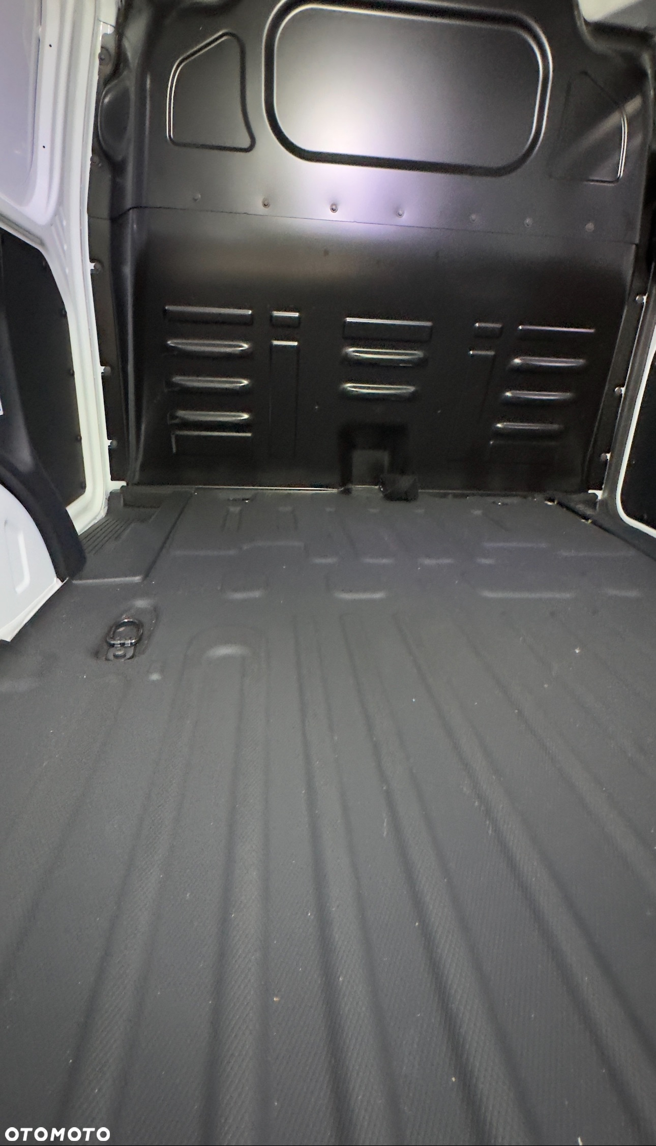 Ford Transit Courier - 9