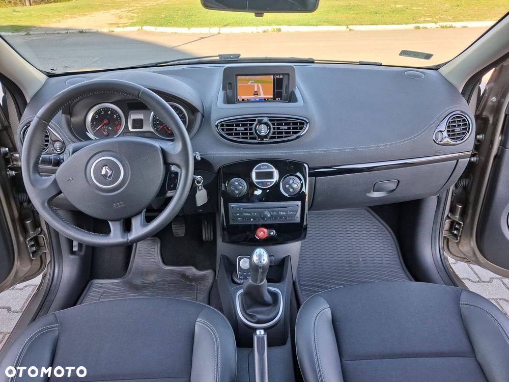 Renault Clio 1.2 16V Night&Day - 10