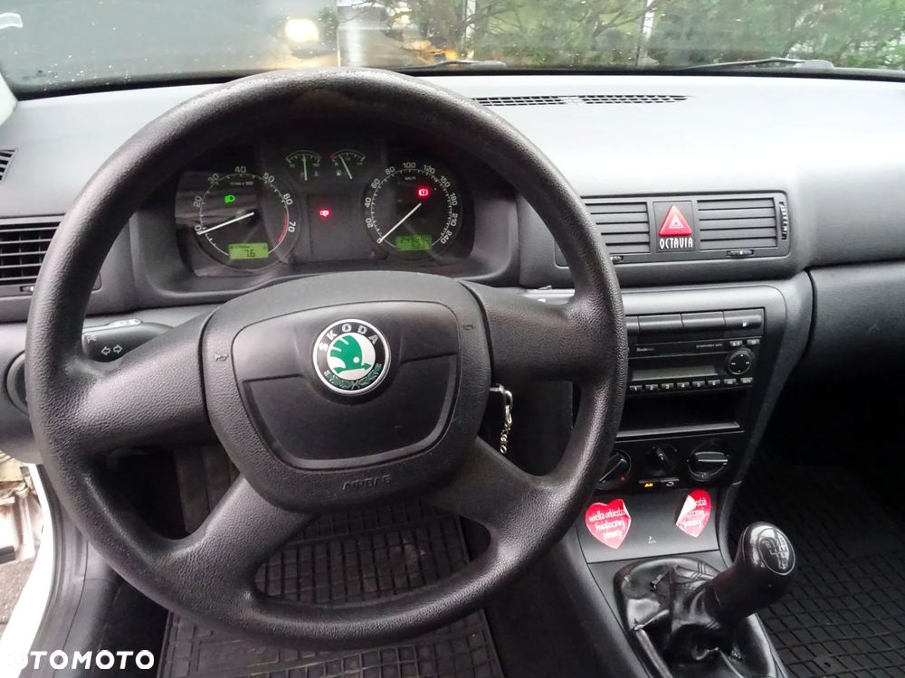 Skoda Octavia 1.6 Ambiente - 9